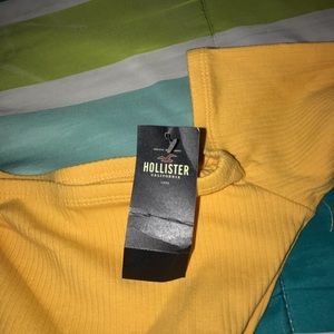 Yellow off the shoulder shirt 💛